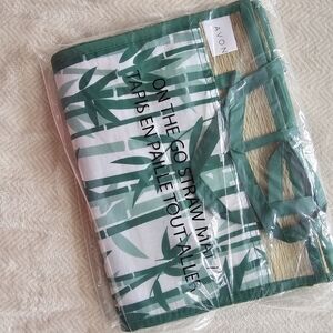 💥4 for $25💥 Avon On The Go Straw Mat